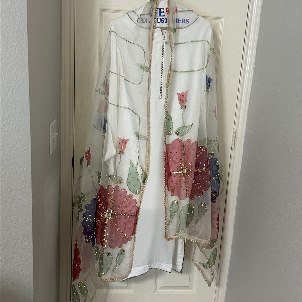 Organza Duppatta stole white painted floral full size. Pearl sequins work. NWOT - Picture 7 of 13